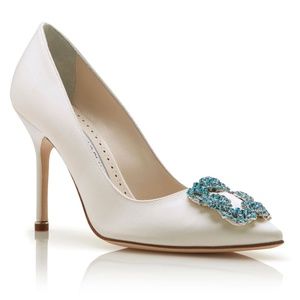 NWT Manolo Blahnik Hangisi Bride White Satin Jewel Buckle 105mm Pumps